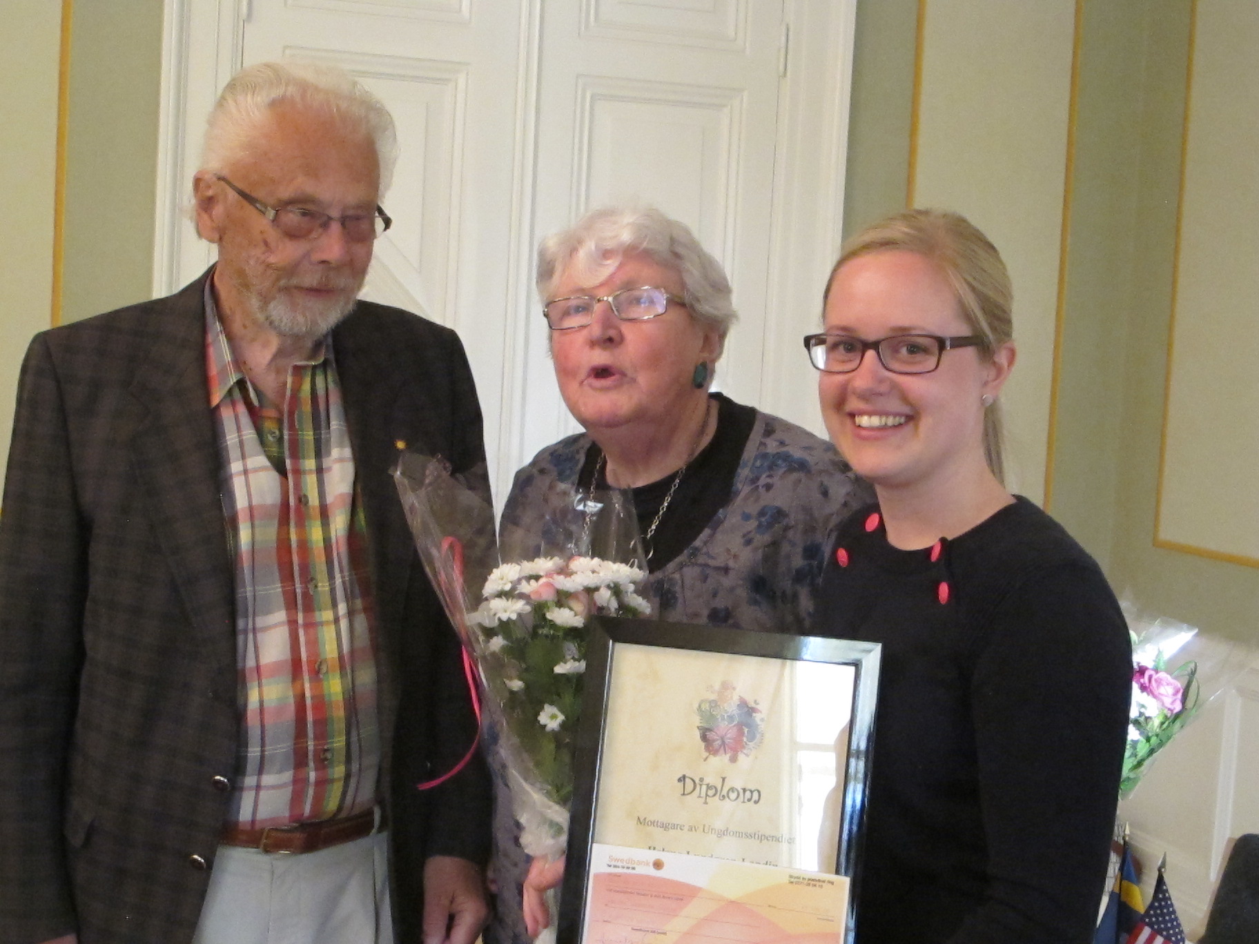 Helena Lundgren Landin har mottagit ungdomsstipendiet av Aina Svensson och Jörgen Jansson